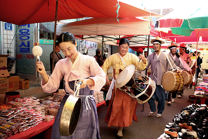 “Korea Nooks and Crannies” Features 54 Traditional Markets in Korea