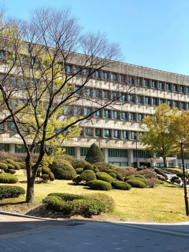 Gov’t to Offer Program to Relieve Debt Burden of College Students