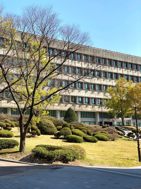 Gov’t to Offer Program to Relieve Debt Burden of College Students Gov’t to Offer Program to Relieve Debt Burden of College Students