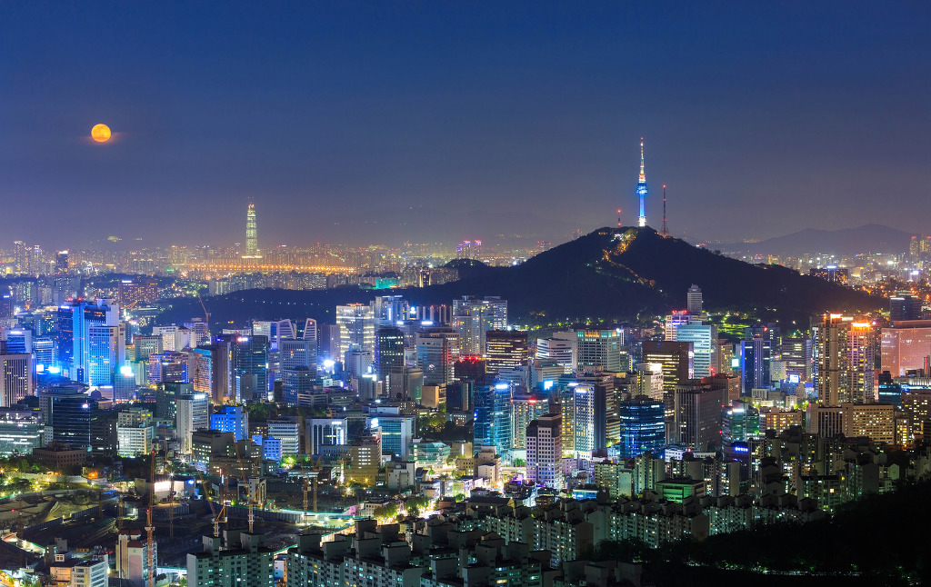 Seoul is a particularly stunning sight to behold at night. The city has received the esteemed CPL Award (City.People.Light Award) from LUCI (Lighting Urban Community International) on three separate occasions, making it the most decorated city in this category. (Image credit: Kobiz Media) 