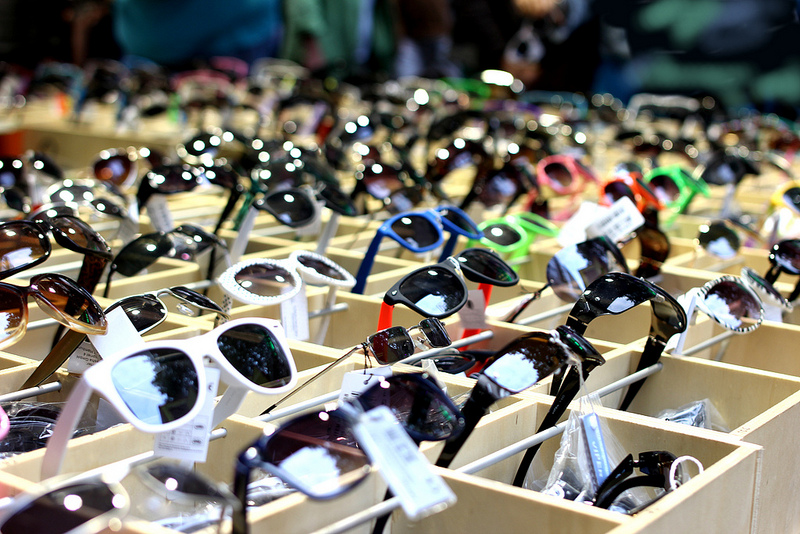 Sunglasses, once considered as a summer item, are now busy protecting human eyes from fine dusts in spring times. (image: manoftaste.de/flickr)