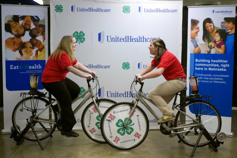 Nebraska 4-H and UnitedHealthcare Lead “Blender Bike” Smoothie Demonstrations to Promote Healthy, Active Lifestyles at Youth Conference