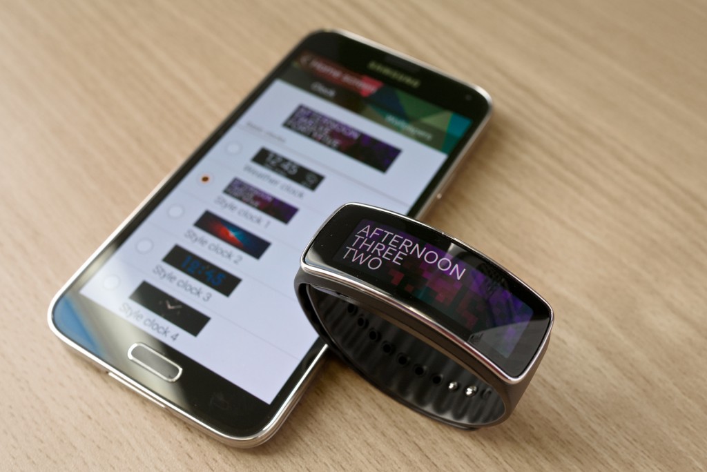 Samsung Galaxy S5 with Gear Fit smartwatch (image: Kārlis Dambrāns/flickr)
