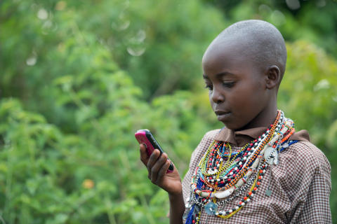 UNESCO partners with Worldreader to release study results on the impact of e-reading in developing countries. (Photo credit: Jon McCormack for Worldreader) 