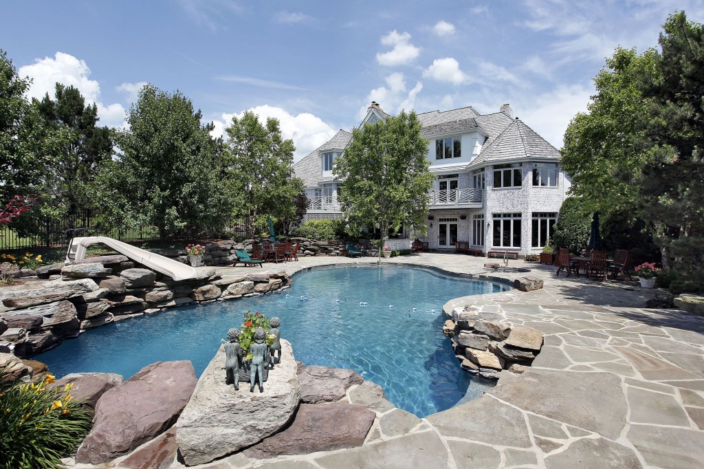 Rear view of luxury home with swimming pool (image: Kobizmedia) 