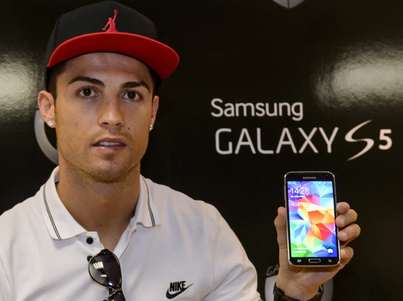 Samsung Ignites Global Soccer Campaign “Galaxy 11”