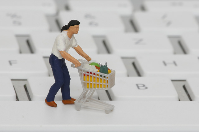 According to the report, 65 percent of 1,300 customers of international online shopping malls answered that they have bought Korean goods. Among them, 92.4 percent answered that they have intention to repurchase Korean goods. (image: FotoDB.de/flickr)