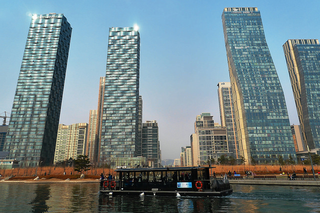 KDB Daewoo Securities inaugurated the Songdo Finance Center at the Songdo International Business District in Incheon on July 24. (image: travel oriented/flickr)