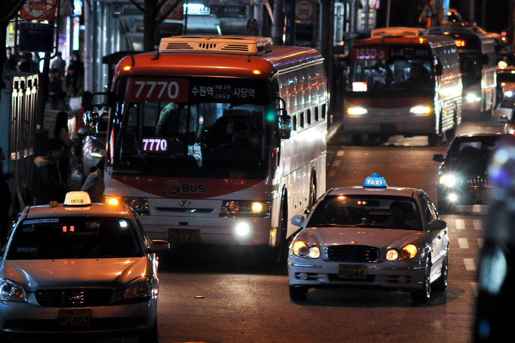 Due to the policy, in some areas by the lines, it will become almost unable to take a bus, which causes inconvenience for commuters going to Seoul from suburbs. (image: Visionstyler Press/flickr)