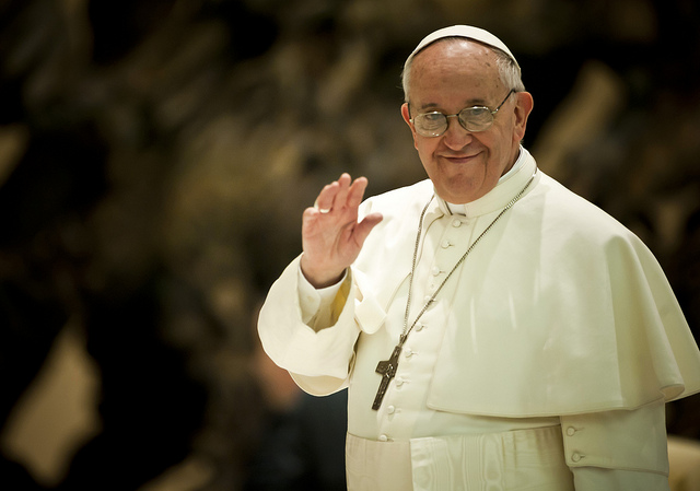 Brisk Book Sales on Pope Francis Helped by the Papal Visit