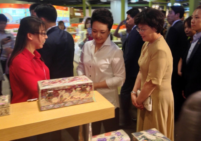 “Peng Liyuan Effect” Doubles the Sales Number of Lotte Fitin