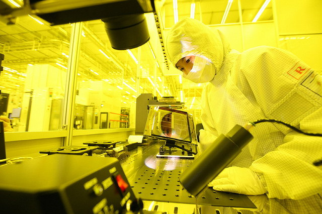 In the semiconductor areas, the company will focus more on state-of-the-art memory process, V-NAND flash memory infrastructure, and the latest system LSI process. (image: Samsung Electronics)