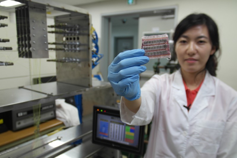 KERI Succeeds in Developing Fabric-like Flexible Solar Cells