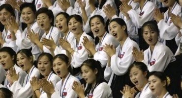 [Quote] Ministry of National Defense Criticized for Article on North’s Cheerleaders