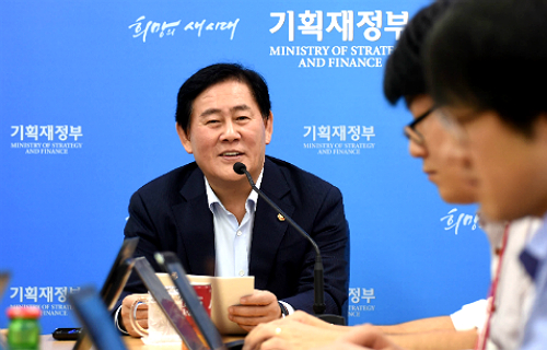 [Quote] Seoul Set to Reinvigorate Sluggish Economy by Pardoning Corporate Heads