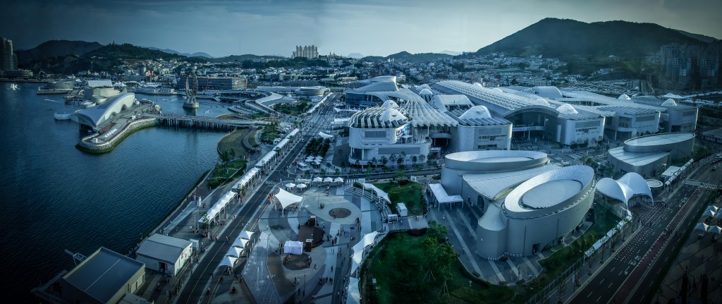 Companies in Yeosu Industrial Complex asked for easing the environmental regulations. (image: Expo 2012 Yeosu panoramic view by Wikimedia Commons) 