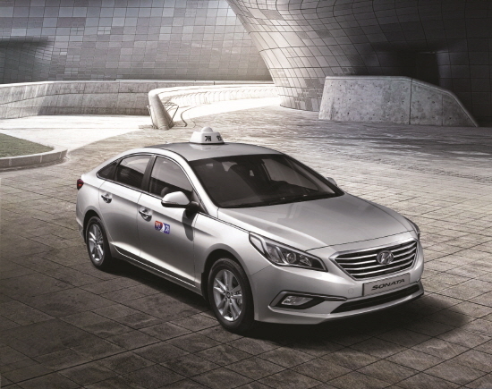 Hyundai’s New LF Sonata, Answer to Toyota’s Prius, Lures Korean Cabdrivers