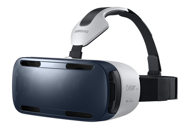 The Gear VR is based on a 5.7-inch Quad HD super AMOLED display used in the latest Galaxy Note 4 and allows the user to immerse in the virtual reality with its 3D and 360-degree view images. (image: Samsung Electronics)