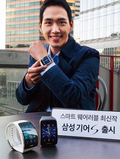 Samsung Gear S Hits 10 000 Sales Records on First Day of Launch Be Korea savvy