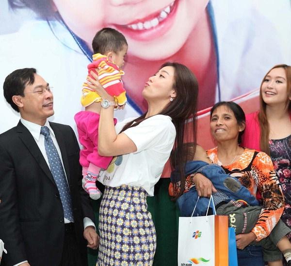 Ha Ji-won Appears in Charity Event in Vietnam