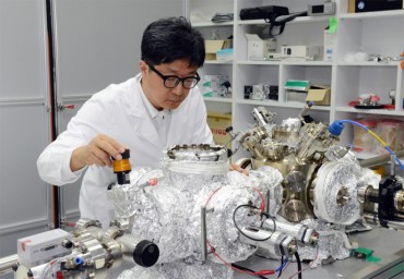 Korean Research Team Finds Way to Use Graphene as Semiconductor Element