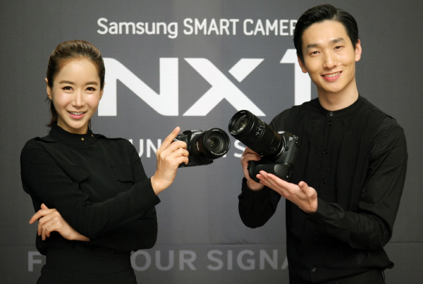 Samsung to Rule Premium Mirrorless Camera Market with NX1