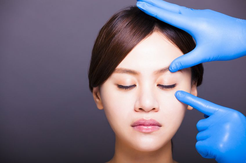 In South Korea, the "peak season" for the cosmetic surgery will come during vacations, when a growing number of students stop by the plastic surgery clinics to make their appearance much attractive. (image: Kobiz Media / Korea Bizwire)