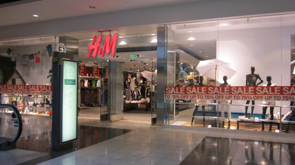 SPA brands, however, seem to enjoy more popularity these days, leading to their introduction to the family brands in the market. H&M’s sister COS and Uniqlo’s brother G.U. are ready to hit the ground running in the Korean market anytime soon. 