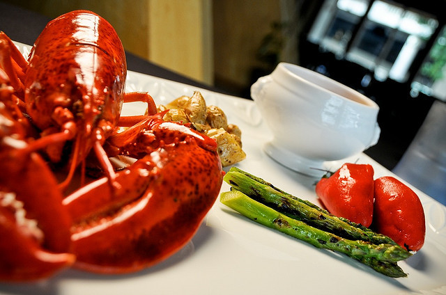 Lobsters are among the popular items that will be greeted by Korean consumers in the era of Korea-Canada FTA (image by The Vault DFW/flickr) 