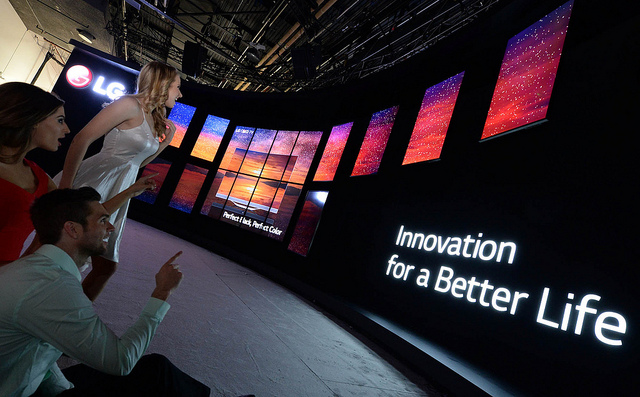 LG Electronics showcased 55-inch and 65-inch UHD TVs that have applied the quantum dot technology at this year's CES. (image: LG Electronics)