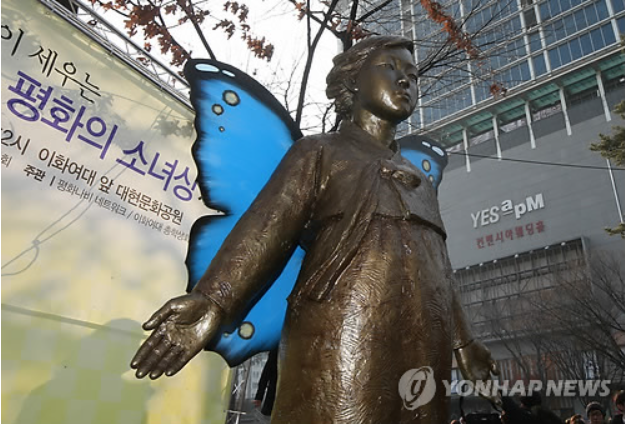 College students raised funds to make this statue of comfort women, called the 'Girl of Peace.' The butterfly wings on the statue symbolize college students themselves who said they were committed to helping out the victims. (photo courtesy of Yonhap)
