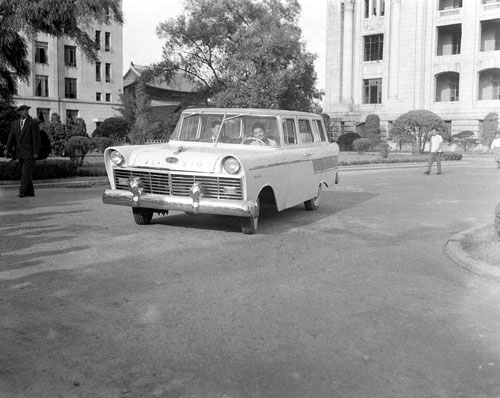 Drivers are testing Korea's first automobile, the “Sibal” sedan, in 1957. (image: National Archives of Korea)