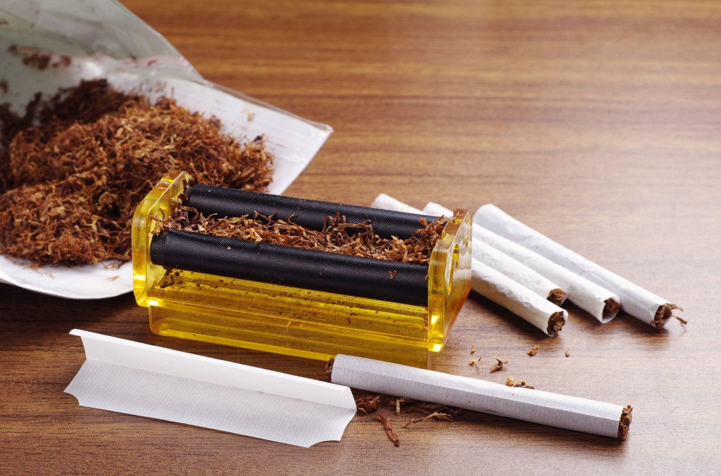 Smokers are increasingly buying rolling tobacco since the price of a pack of cigarettes increased to 4,500 won (US$ 4) from 2,500 won starting January 1. (image: Kobizmedia)