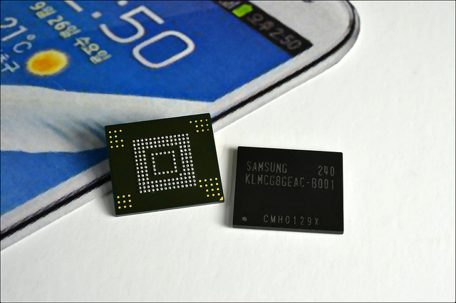 Samsung Starts Mass Production of One-package Memory Chip