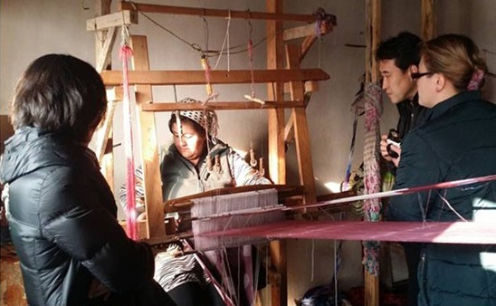 The Korea Craft and Design Foundation and the Uzbek National Commission of UNESCO jointly organized the event to help local artisans expand their economic base, and to contribute to economic development. (image: KNCU)