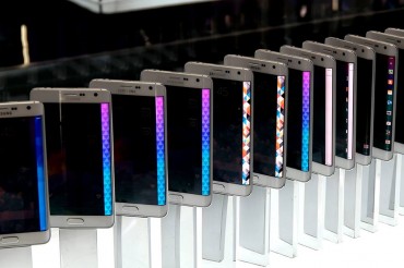 Samsung Widens Lead over Apple in Smartphone Market