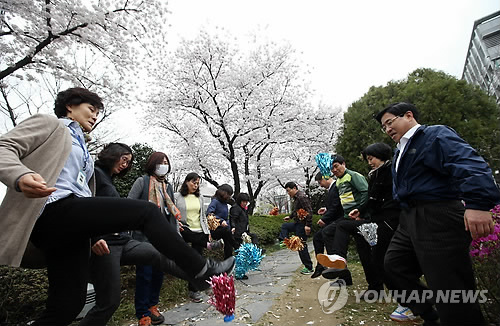 Stay Healthy by Kicking the Korean-style Jegi Shuttlecock