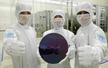 Samsung Closely behind Intel in Chip Sales