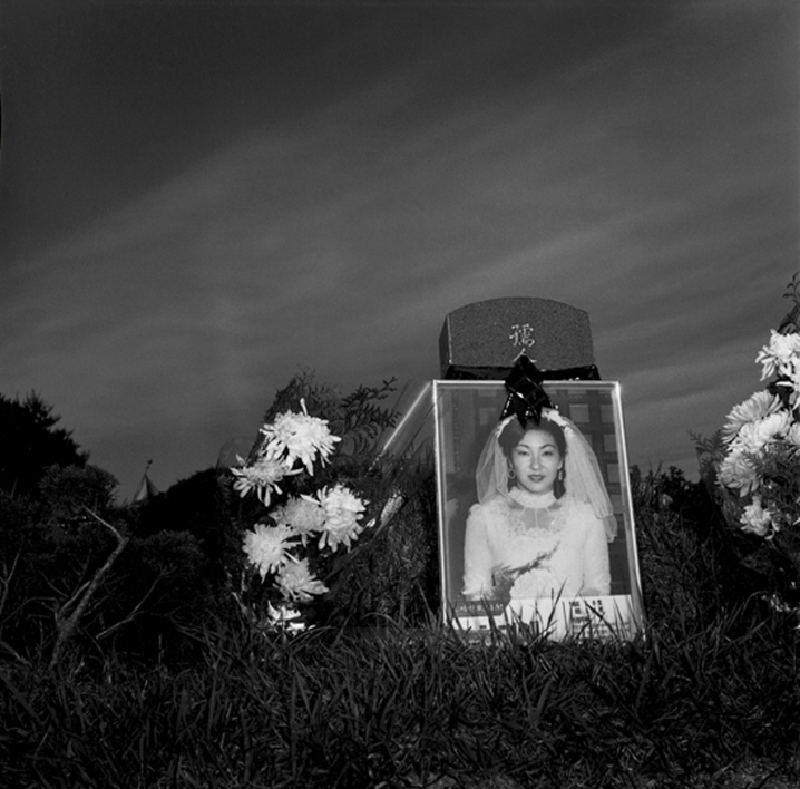 Lee Sang-Il has been taking at a cemetery honoring the victims of the Gwangju Uprising over the past 30 years. ("Mangwoldong Cemetery Series", 1991)