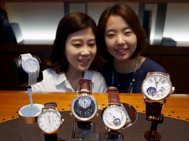 Hyundai Department Store to Showcase 490 Mln Won Luxury Watch