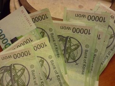 Koreans Cut Back Cash Gifts, Donations amid Sluggish Economy