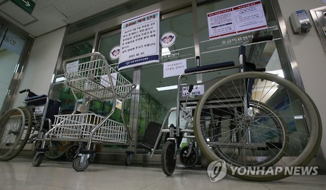 The medical staff who treated the MERS  patient at the clinic were ordered to be isolated at home from June 3. (image: Yonhap)