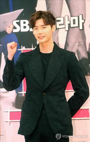 Actor Lee Jong-suk (image: Yonhap)
