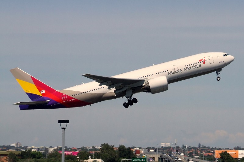 Asiana Airlines and Its Pilot in Legal Wrangling over “No Beard” Dress Code