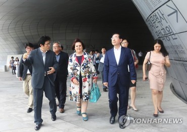 International Fashion Journalist Suzy Menkes Visits Dongdaemun Fashion Town