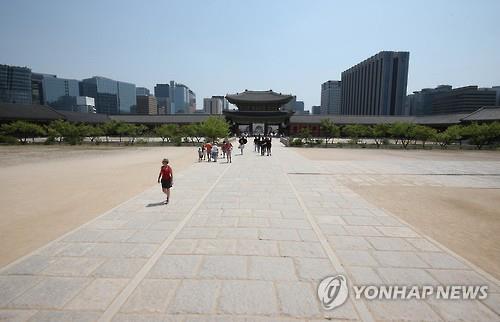 Visitor numbers at ancient cultural assets sites have decreased due to Middle Eastern Respiratory Syndrome (MERS). (image : Yonhap)