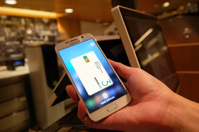 Card Industry Busy Preparing for Full-fledged Use of Samsung Pay