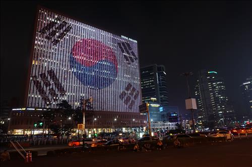 Enormous Korean Flag Created with Media Art Shines over Seoul