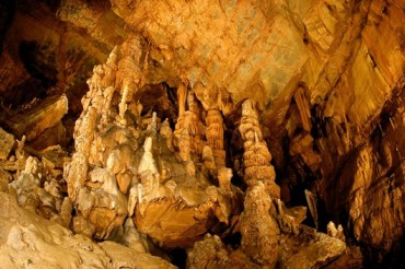 Baengnyong Cave: Natural Refrigerator and Popular Vacation Spot