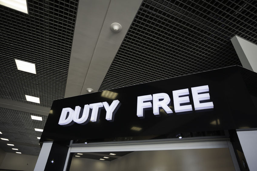 According to the survey conducted by online travel agency Expedia on 1,000 salaried workers between the ages of 20 and 49 in the nation, some 21 percent of the respondents said they spent more $300 at duty-free shops, compared with 15.3 percent last year. (image: Kobiz Media / Korea Bizwire)